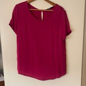 Quince washable silk T shirt dark pink color size large